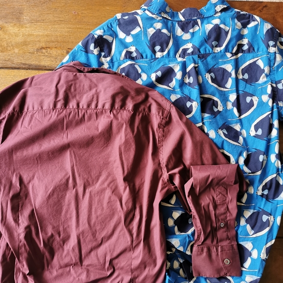 lot of 2 Men's Button Down Collared Shirts - (M) - Picture 2 of 5